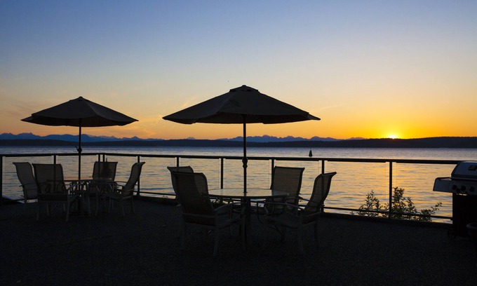 North Oyster Condo | Great location in the waterfront building