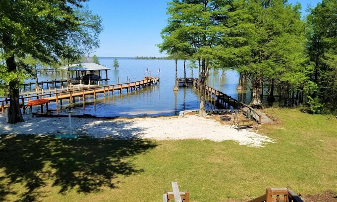 Eutawville House | Great Location on Southern shoreline of Lake Marion