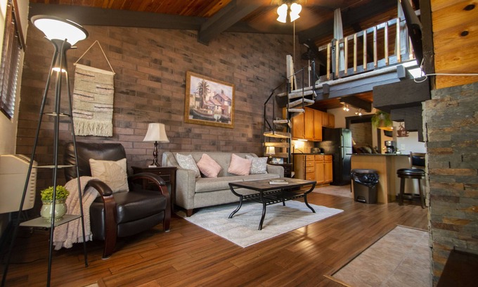 Benson Gardens Condo | Great location! Perfect for traveling medical professional or corporate housing