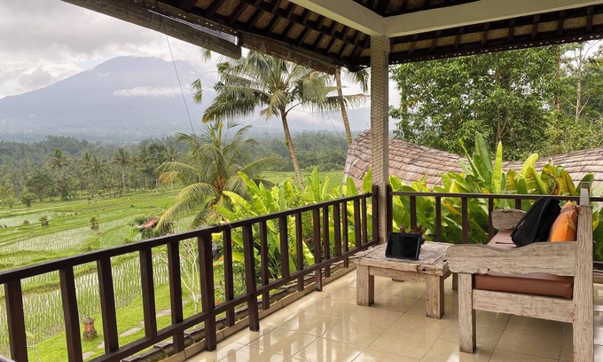Selat Bed & Breakfast | Great Mountain Views
