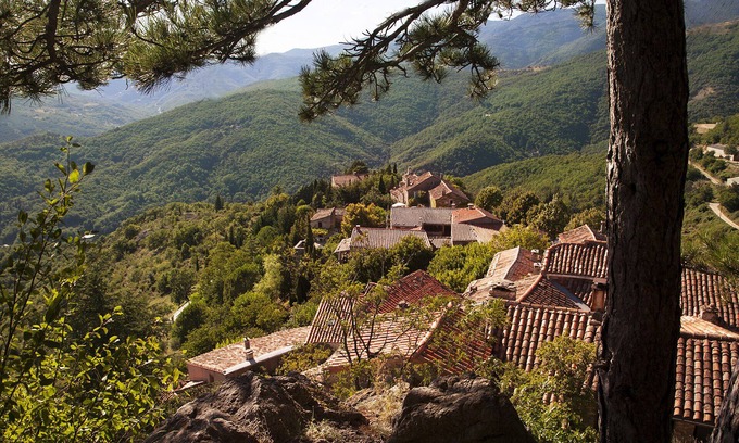 Bez-et-Esparon House | Great Old Bastide: A Magical Gathering Getaway in a Perched Hamlet with Views