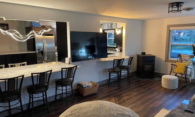 Arlington House | Great Place to Stay when Visiting - Pet Friendly