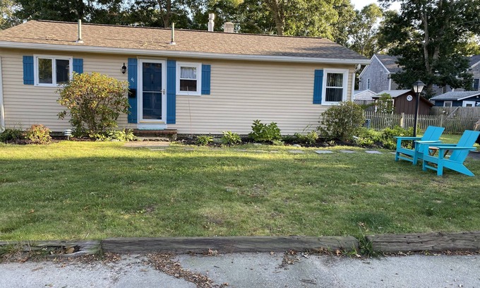 Mara Vista House | Great Pond House - 1 minute walk to private beach