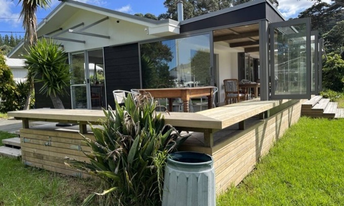 Whangateau House | Great Spot by the Estuary in Whangateau Harbour