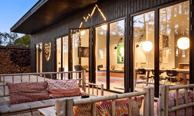 Sjllands Odde House | Great stylish cottage with Finnish wooden bath and sauna.