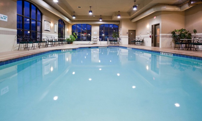 Franklin Condo | Great Suite Near Airport | Free Breakfast + Pool