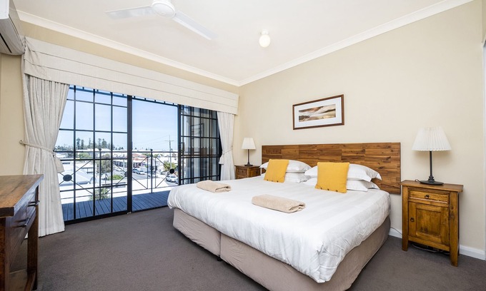 South Fremantle Apartment | Great value 2 bedroom apartment in the heart of South Fremantle