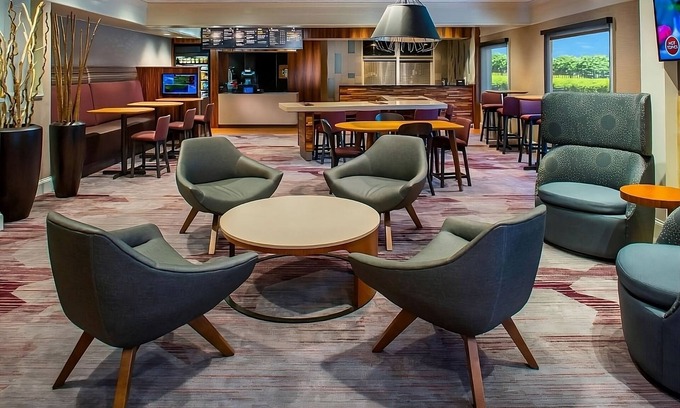 South Lowell House | Great Value, Quality Stay! Pet-Friendly, Onsite Restaurant
