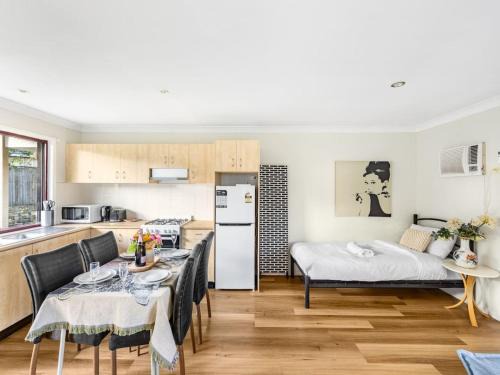 Heritage Park House | Great value Stylish 2BR Granny Flat Heritage Park