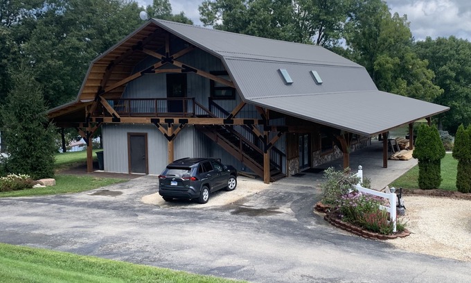 Rolla House | Great Views | Lakeside | Family-Friendly Barn | Reunions, Events, Retreats
