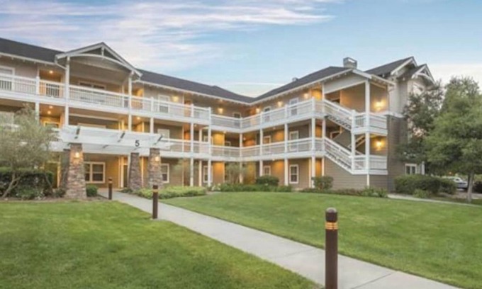 Windsor Condo | Great Wine Country and Golfing Resort Getaway!