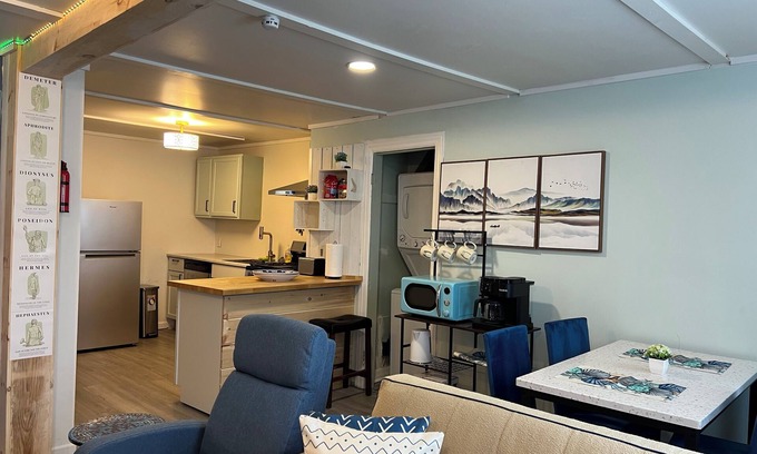 Stockade Historic District Apartment | Grecian Downtown Apartment
