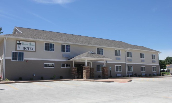 Pittsfield Hotel | Green Acres Hotel
