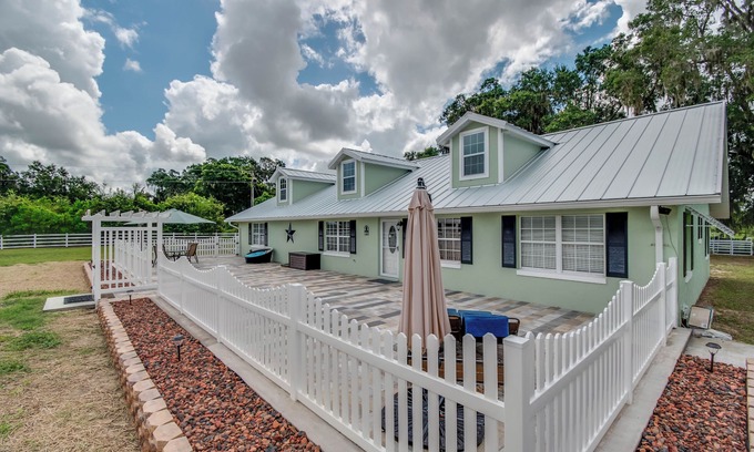 Citra Other | Green Acres House sleeps 6.