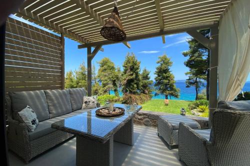 Achinos Apartment | Green and Blue View