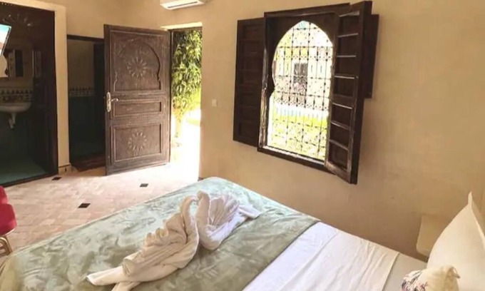 Bouvet Island Resort | Green bedroom