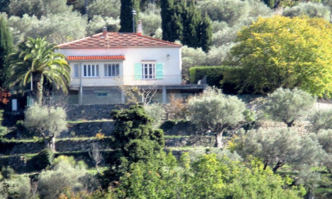 Fayence House | green cedar. a preservé environment