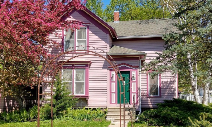 St. Ansgar House | Green Gables - 2nd Floor with Private Entrance
