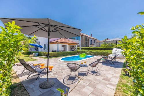Ljuta Apartment | Green paradise with swimming pool