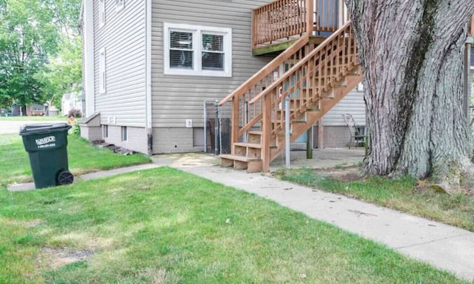 Massillon House | Green Room/Blue Door Combo - No Cleaning Fees