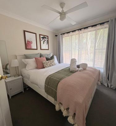 Erudgere House | Green Tree Cottage rural serenity near town