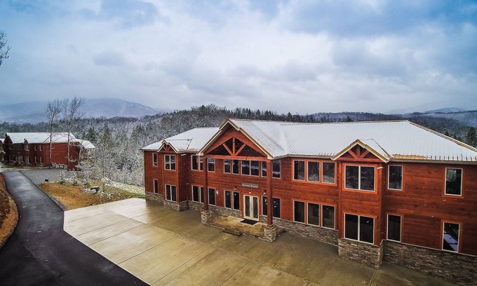 Pittman Center Cabin | Greenbrier Estate:Luxury, Theaters & Mesmerizing Views