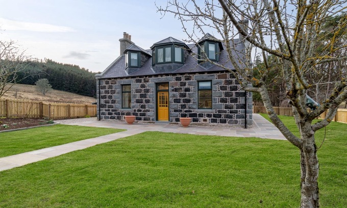 Kildrummy Cottage | Greenstyle - Countryside retreat with castle views