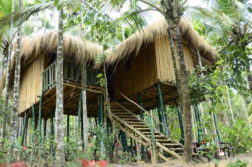 Kaimane House | Greenways Tree House and Mud House