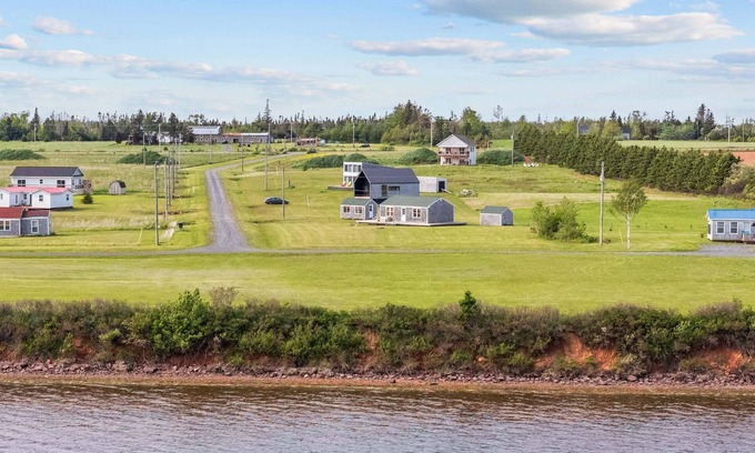Saint Peters Bay House | Greenwich Cove Cottage