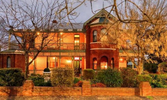 Grenfell Bed & Breakfast | Grenfell Hall