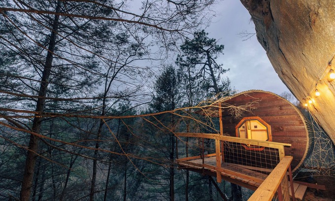 Rogers Hotel | Grey Dreamer: a pirate ship cliff suspended house