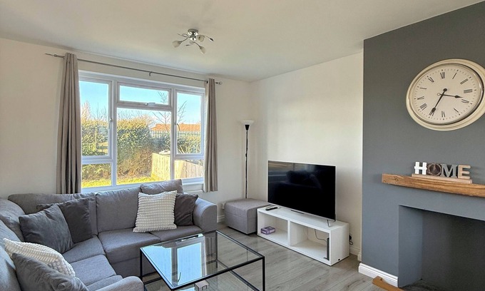 Cribbs Causeway House | Grey Haven - Central & 5 minutes from Southmead Hospital