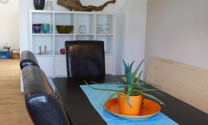 Neumarkt in der Oberpfalz Apartment | Großzügige Ferienwohnung mit Terrasse und Garten