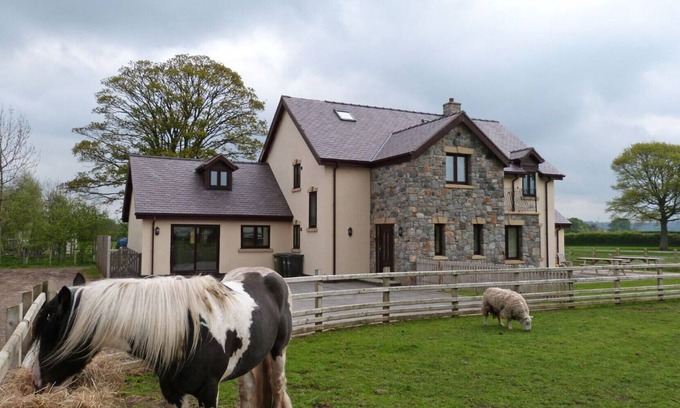 Holywell House | Groesfaen Bach - Seven Bedroom House, Sleeps 14