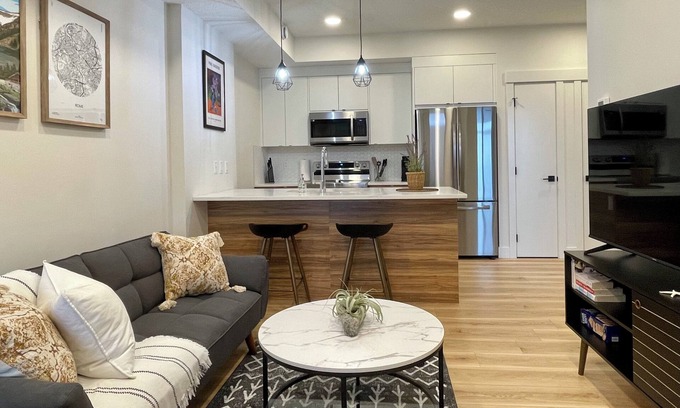 Southeast Calgary Condo | Groovy 1 Bedroom Condo in Seton