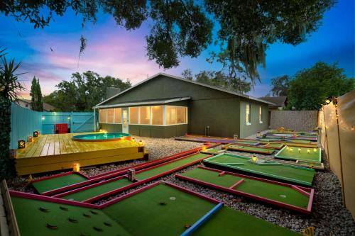 Jan Phyl Village House | Groovy Funhouse Getaway - 4 bdrm near Legoland