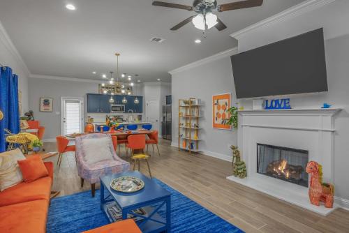 Broadmoor House | Groovy, New & Modern! Tv in each room