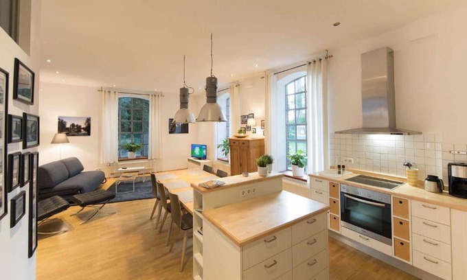 Stadtlohn Apartment | Grosse Luxus-Ferienwohnung im alten Lokschuppen