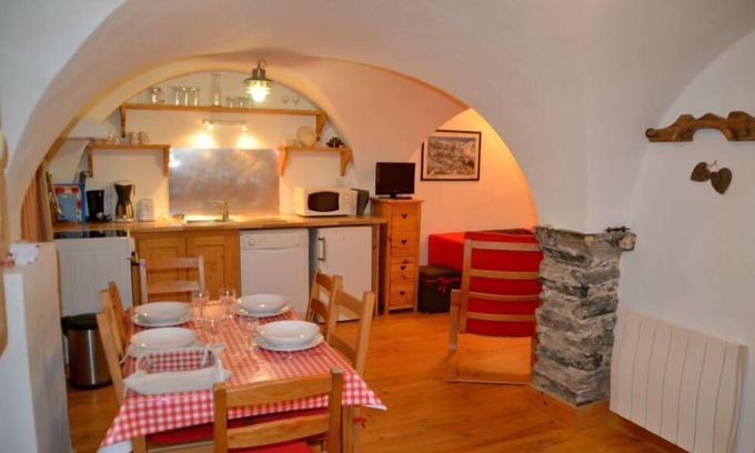 Villarabout Apartment | Ground floor, view mountain, tv, ski locker, 50m², Saint Martin de Belleville