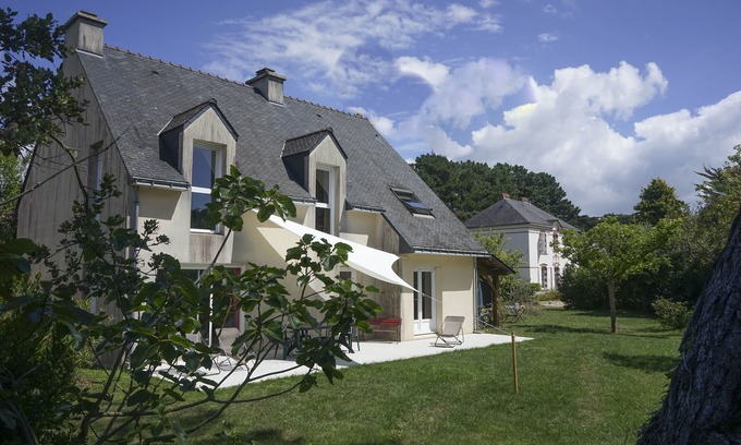 Saint-Gildas-de-Rhuys House | Ground floor, quiet garden, next to sea, Rhuys peninsula. Near Gulf of Morbihan