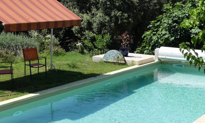 Piolenc Apartment | Ground floor apartment 50m2 with terrace in intimate shady park, swimming pool 12x4 m