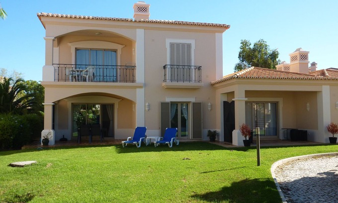 Estombar Apartment | Ground Floor Apartment with lovely gardens located on famous Gramacho Resort