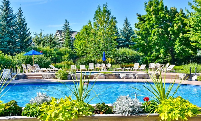 The Blue Mountains Condo | Ground floor condo, fireplace, private washer/dryer, and seasonal pool