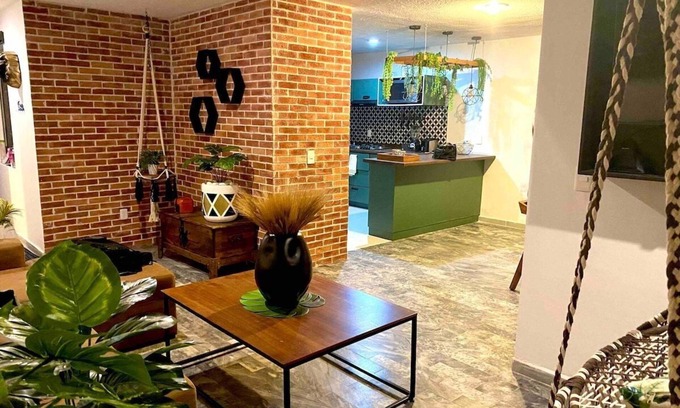 Zapopan Apartment | GROUND FLOOR, ENORMOUS WITH GARDEN AND PARKING FOR 11 PAX. EXPO AREA