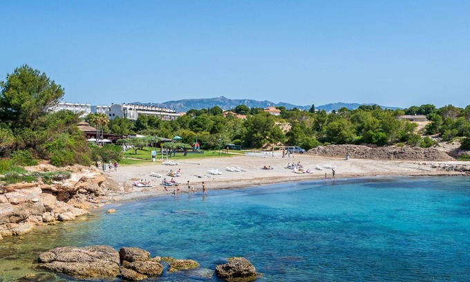 Roques Daurades Apartment | Ground floor with private garden 1min beach