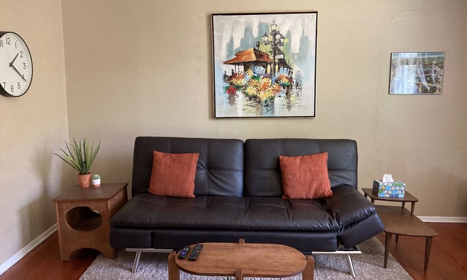 Manito Apartment | Ground Floor Private Apartment Near Manito Park, Downtown, and Sacred Heart