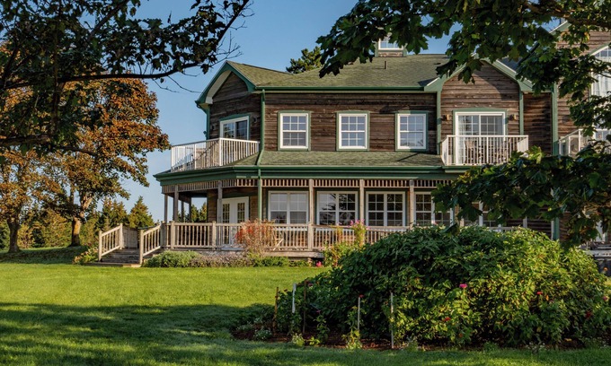 Little Pond Apartment | Ground level 2 bedroom with wrap around porch