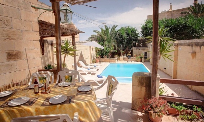 Santa Lucija Villa | Group Accommodation: Sleeping up to 22 Persons!
