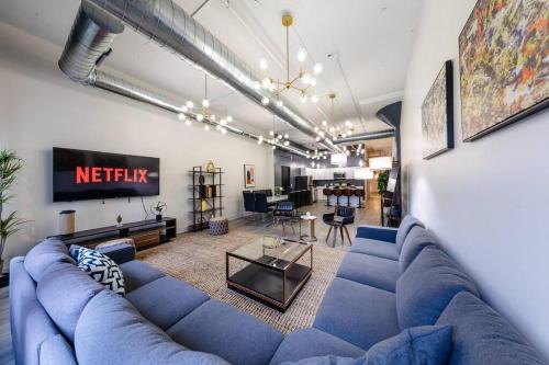Near South Side Apartment | Group-Friendly 6BR Luxury Suite in Prime South Loop Location with Optional Parking and Gym Access Near McCormick Place, Soldier Field and Grant Park