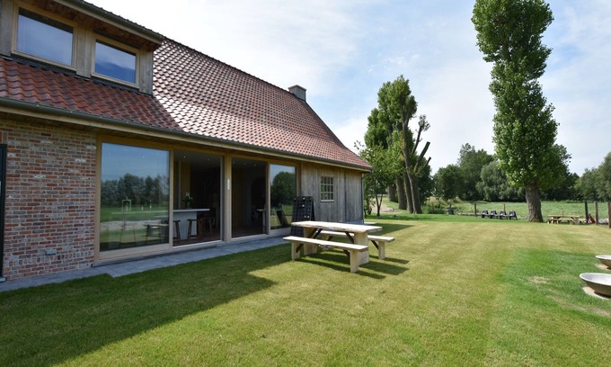 Sint-Jacobskapelle House | Group Home in Diksmuide with Garden